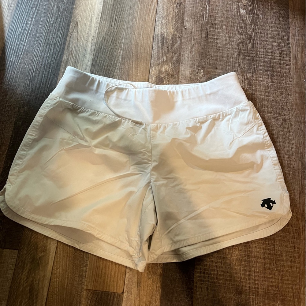 Descente women’s shorts